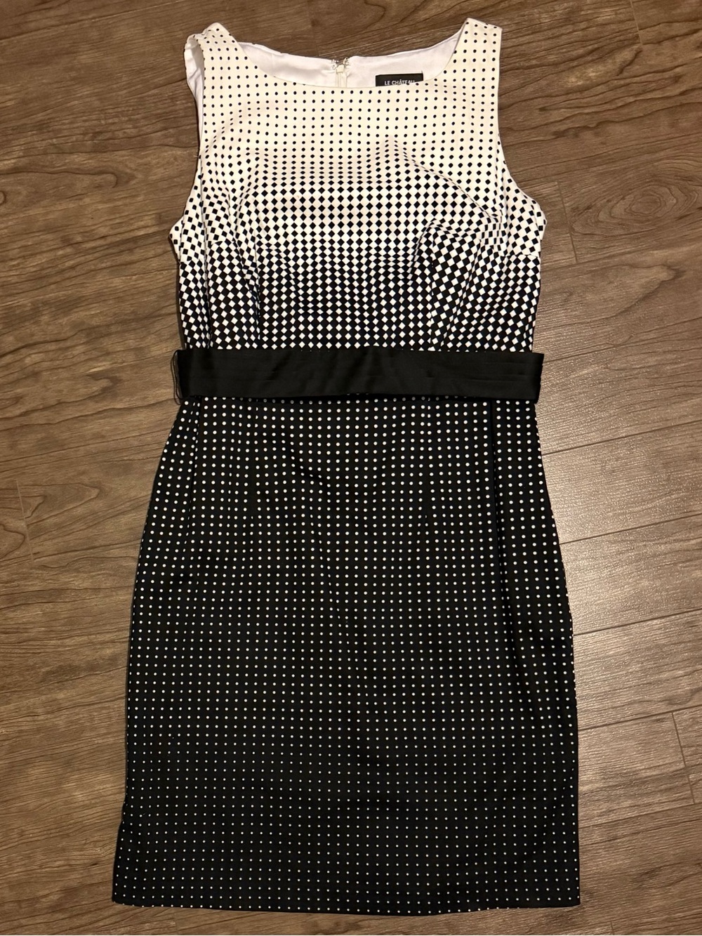 Le Château Sleeveless Dress – Black/White Geometric Gradient Y2K Graphic Print